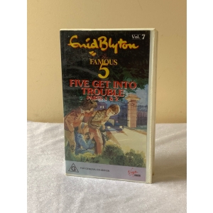 FAMOUS 5 - five get into trouble (VHS Kids Movie)