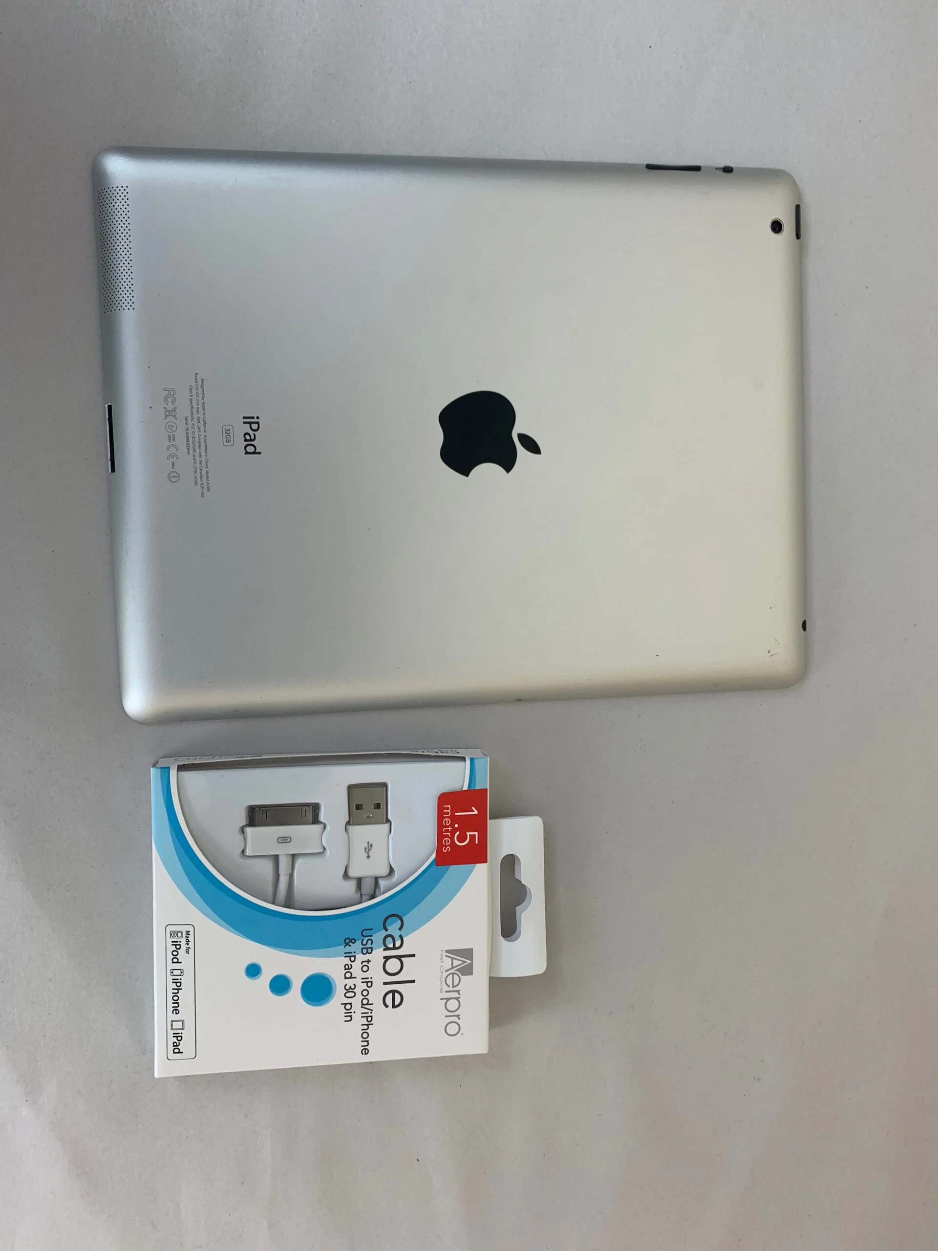 iPad 3rd Gen 32 GB - Image 2