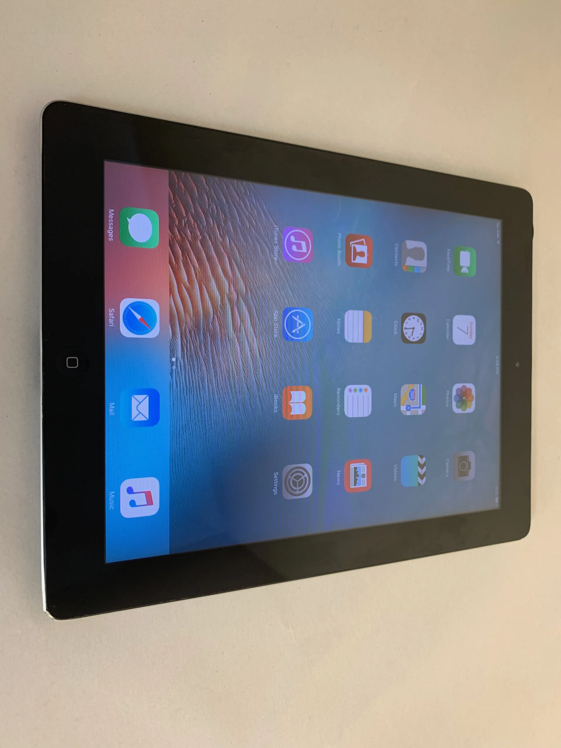 iPad 3rd Gen 32 GB - Image 4