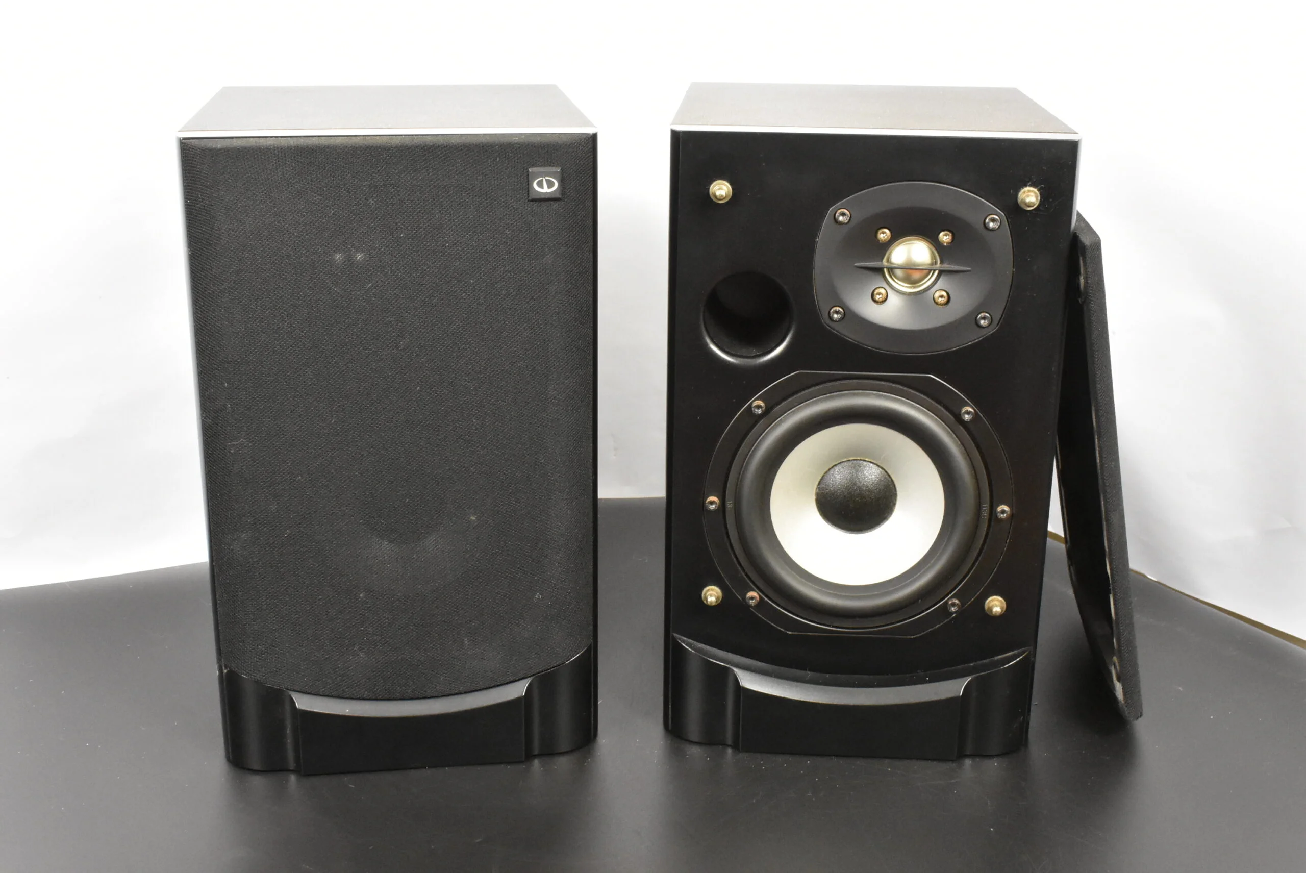 Welling Century 5-R Bookshelf Speakers