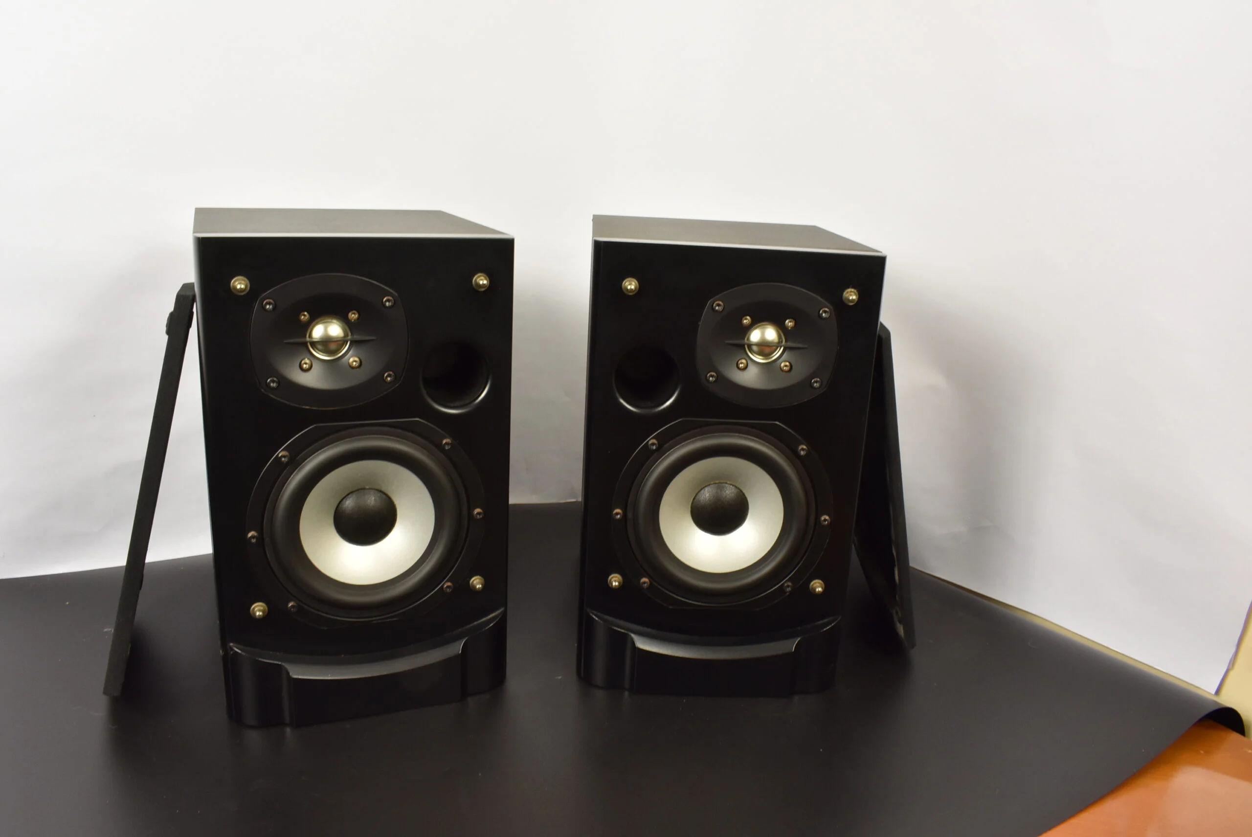 Welling Century 5-R Bookshelf Speakers - Image 3