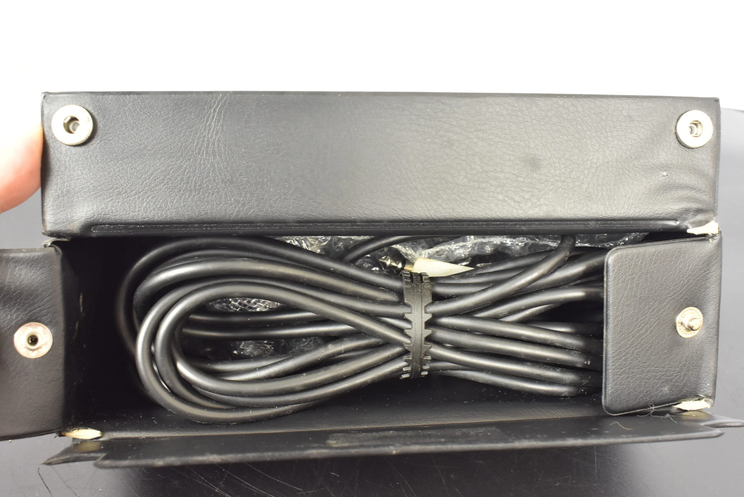 Realistic HIGHBALL Uniderectional Dynamic Microphone - Image 2