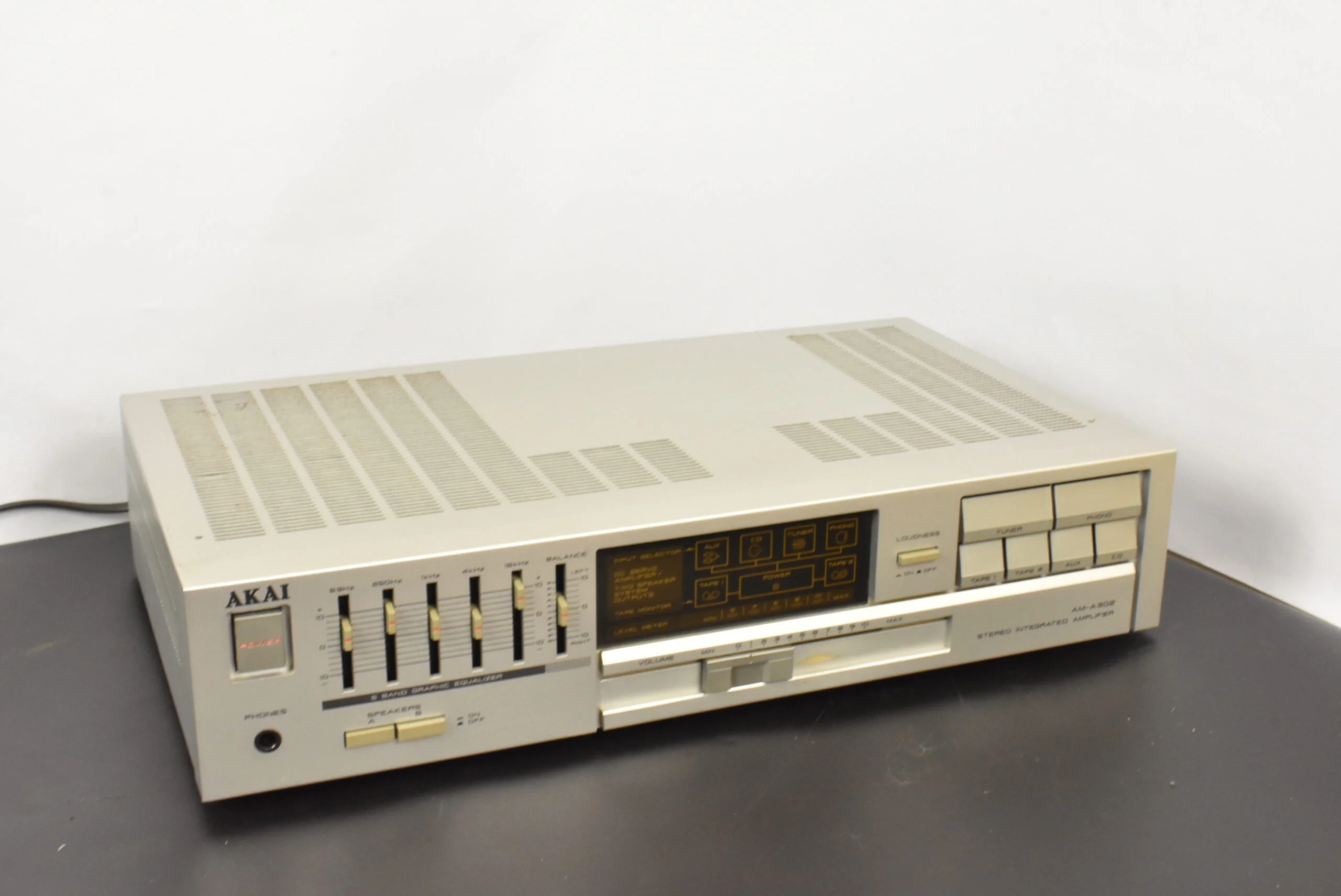 AKAI AM-A302 Amplifier