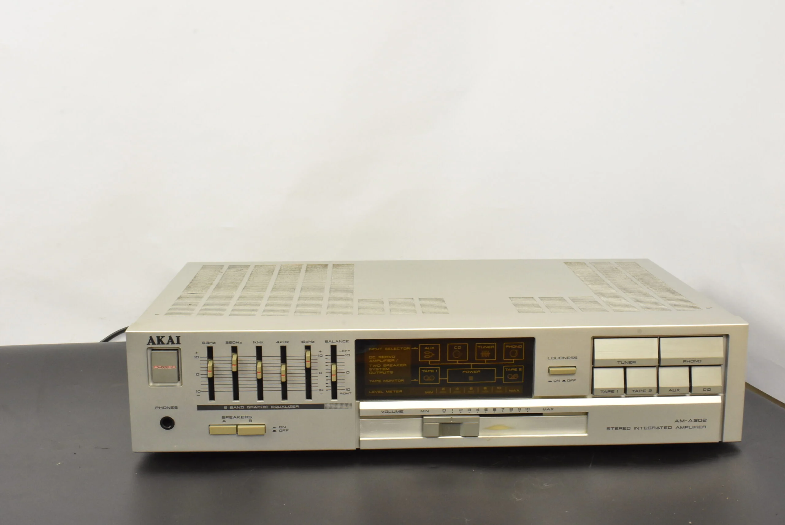 AKAI AM-A302 Amplifier - Image 2