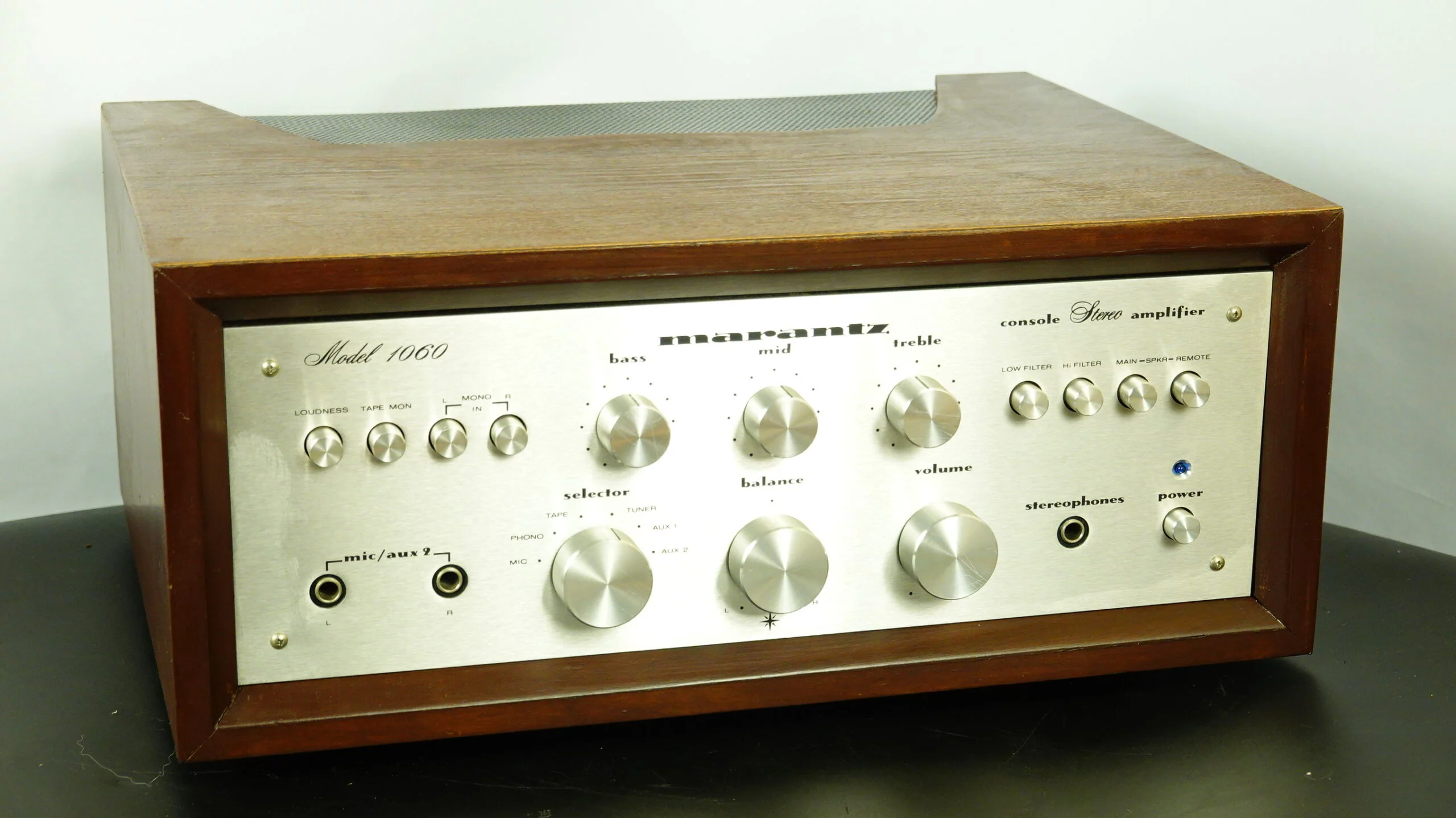 Marantz Model 1060 Amplifier