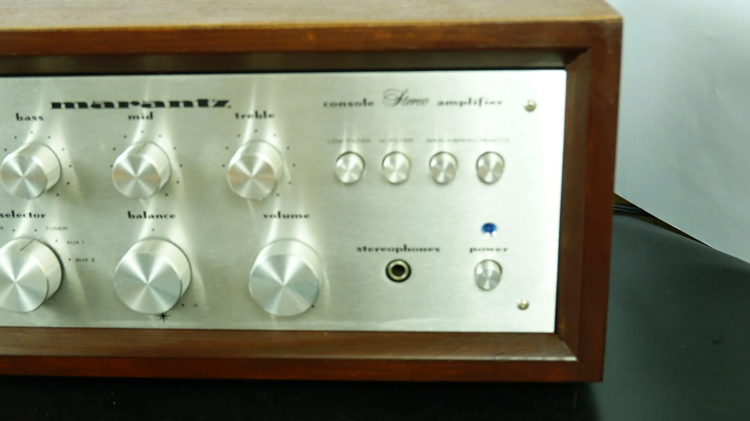 Marantz Model 1060 Amplifier - Image 4