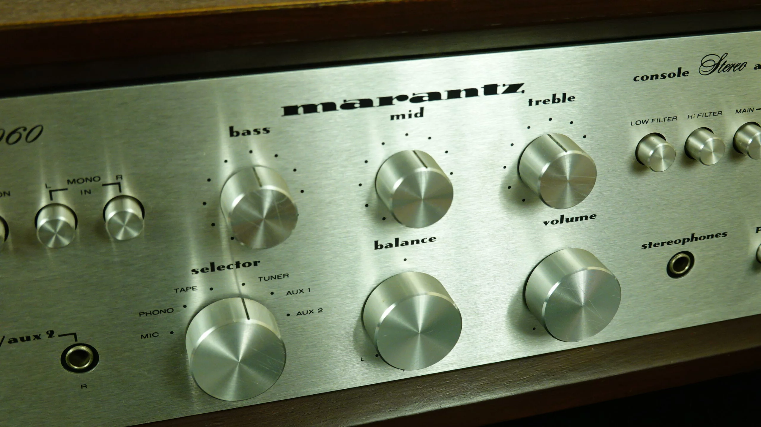 Marantz Model 1060 Amplifier - Image 5