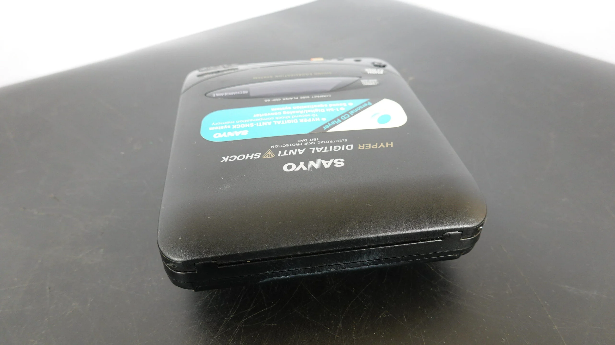 SANYO CDP-60 portable CD player - Image 3