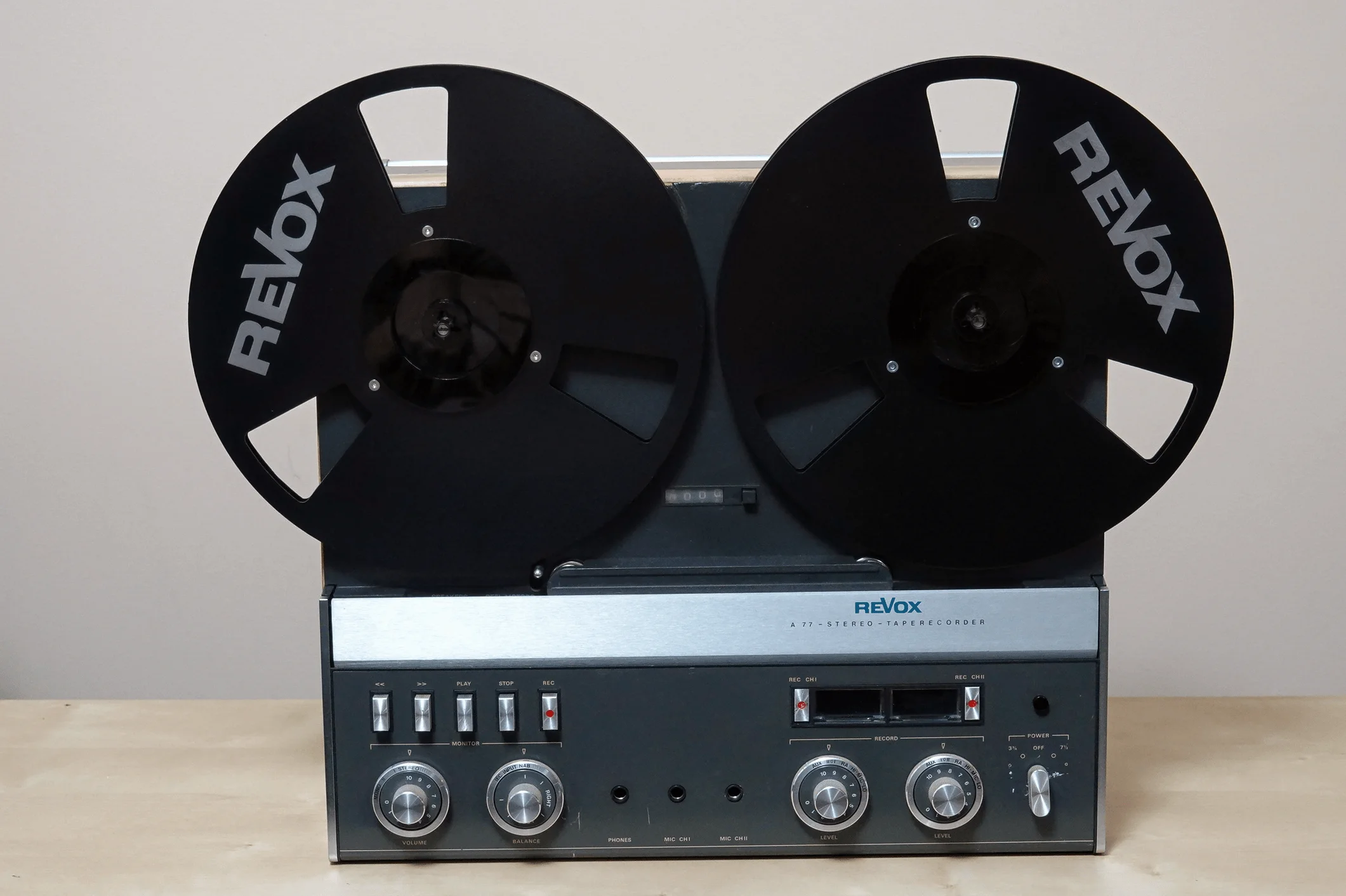 ReVox A77 10.5" 4-Track Reel to Reel (serviced + acessories) - Image 4