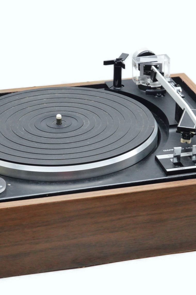 Garrard Model 82 Fully Automatic Turntable (33, 45 and 78 RPM)