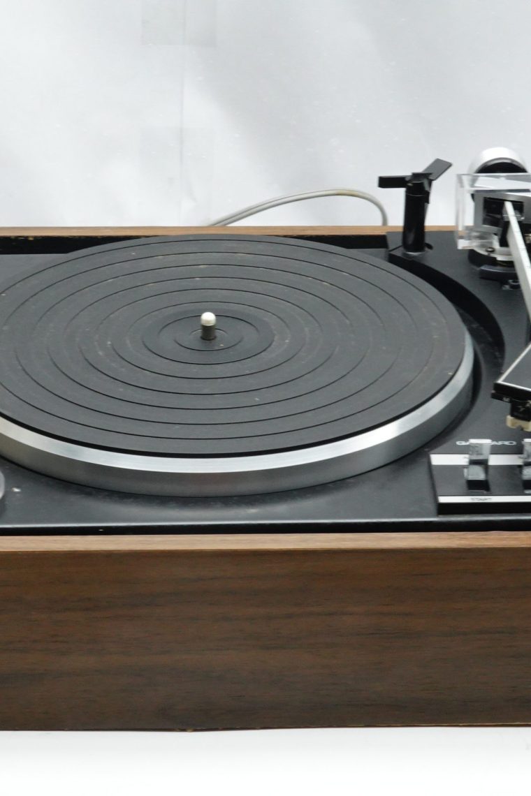 Garrard Model 82 Fully Automatic Turntable (33, 45 and 78 RPM) - Image 2