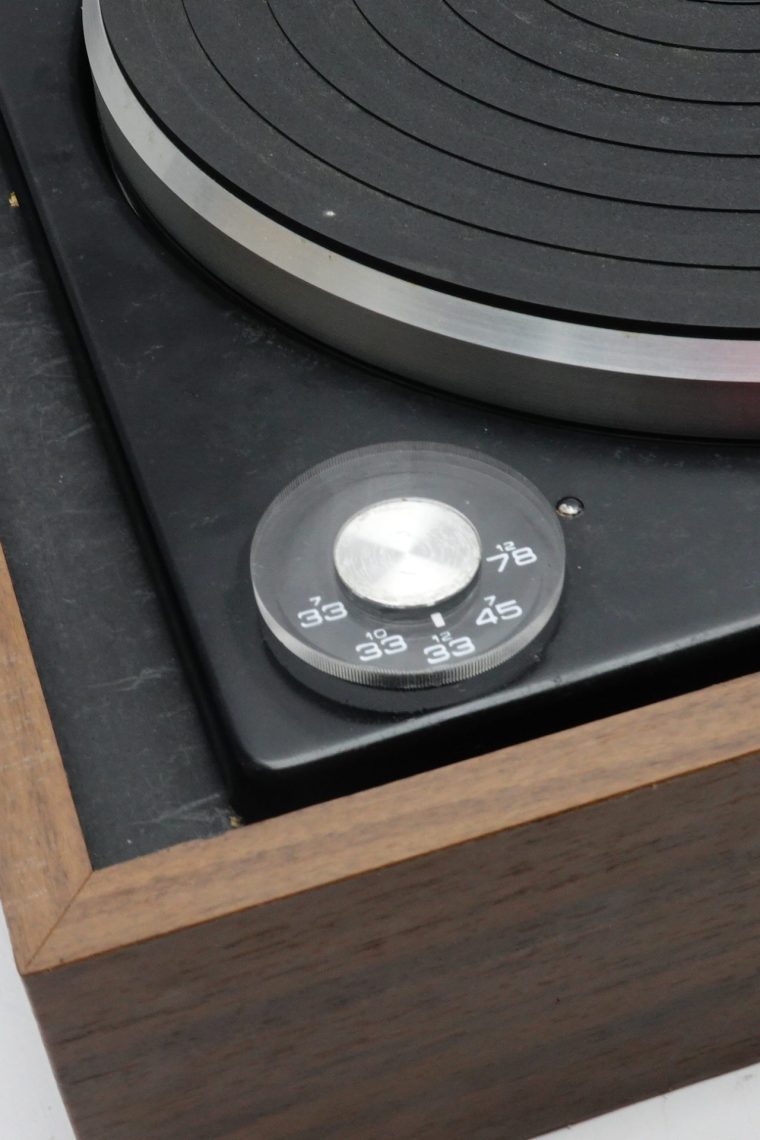 Garrard Model 82 Fully Automatic Turntable (33, 45 and 78 RPM) - Image 4