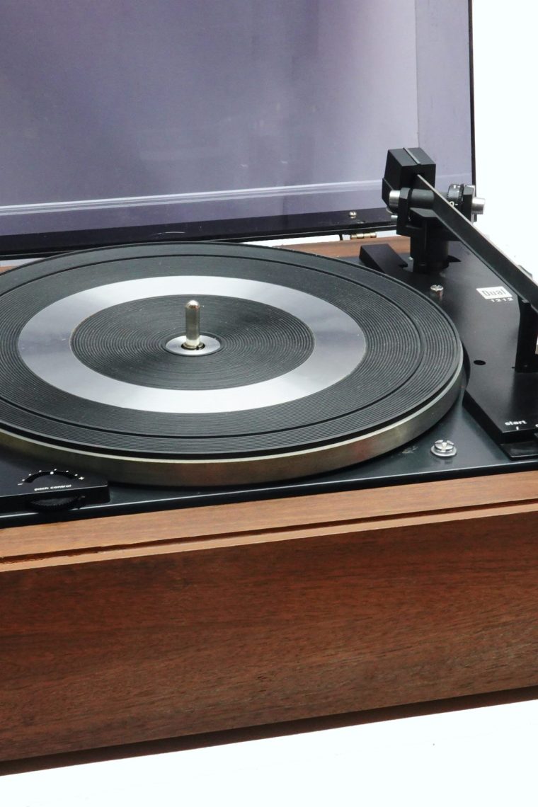 Dual 1212 Fully Automatic Turntable (33, 45 and 78RPM)
