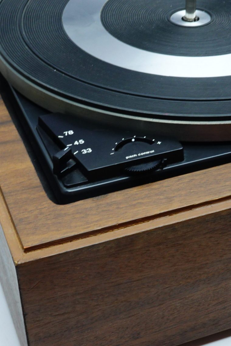 Dual 1212 Fully Automatic Turntable (33, 45 and 78RPM) - Image 4