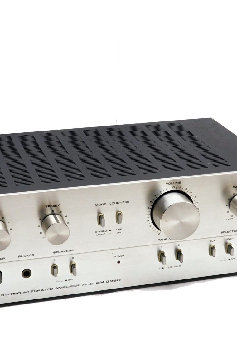 AKAI AM2250 Amplifier