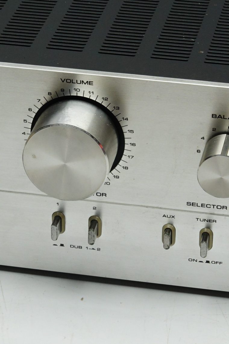 AKAI AM2250 Amplifier - Image 3