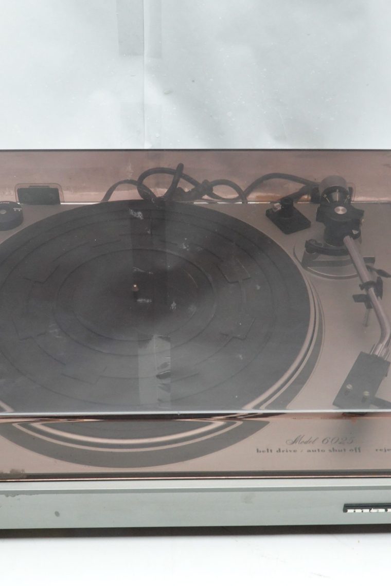 Marantz 6025 Semi-Automatic Turntable - Image 2