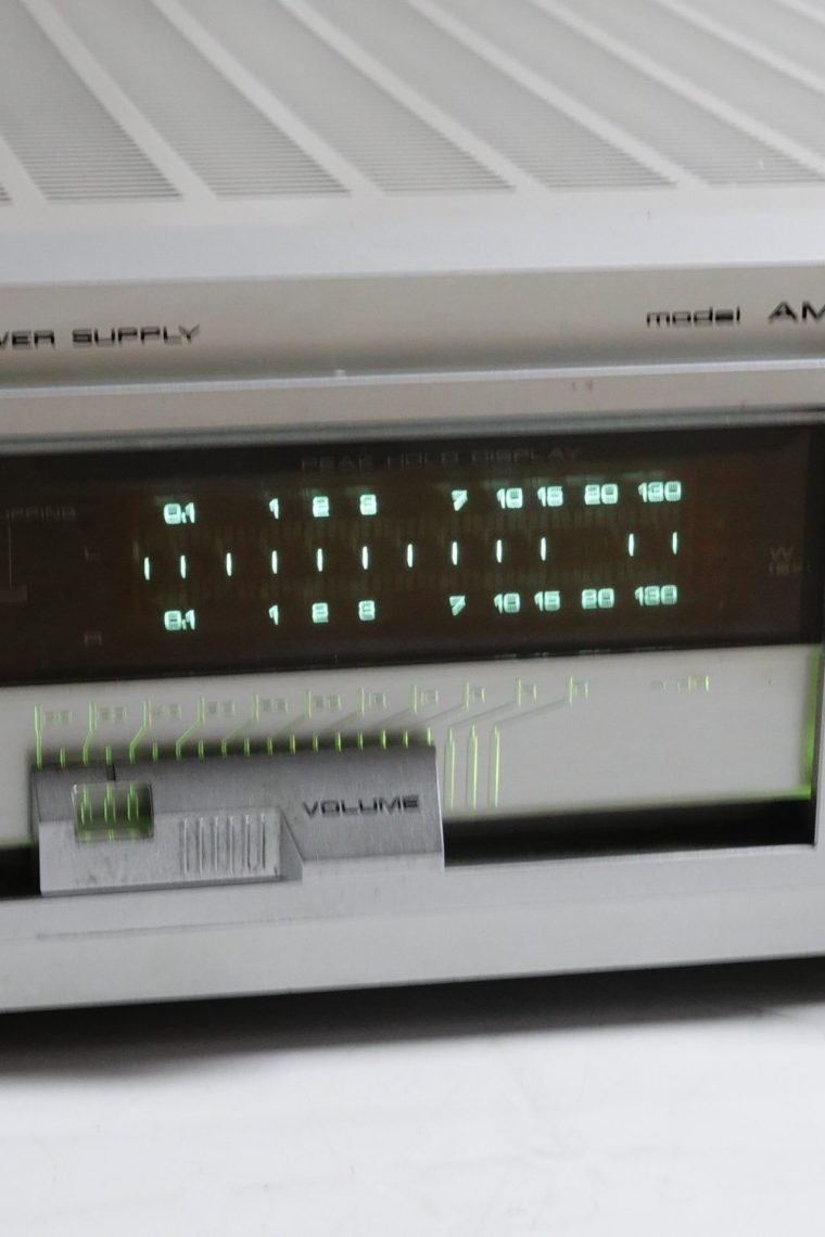 AKAI AM-U04 Audiophile Amplifier - Image 5