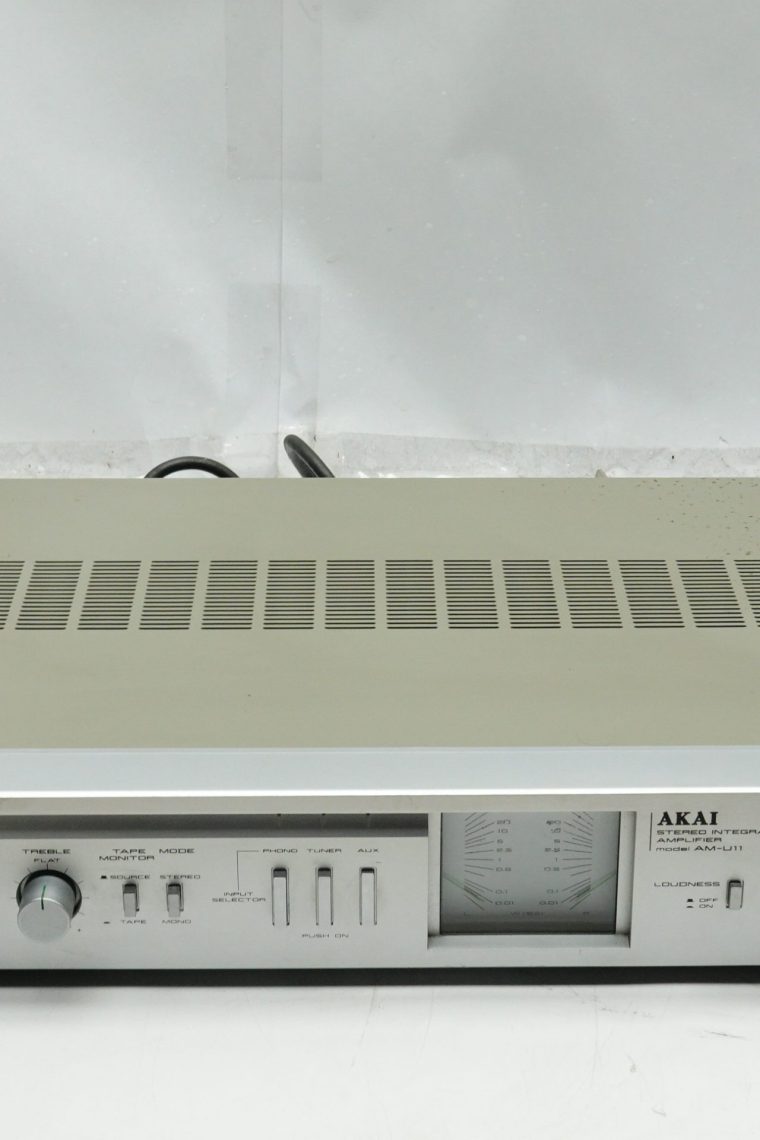 AKAI AM-U11 Amplifier with VU Meters - Image 2