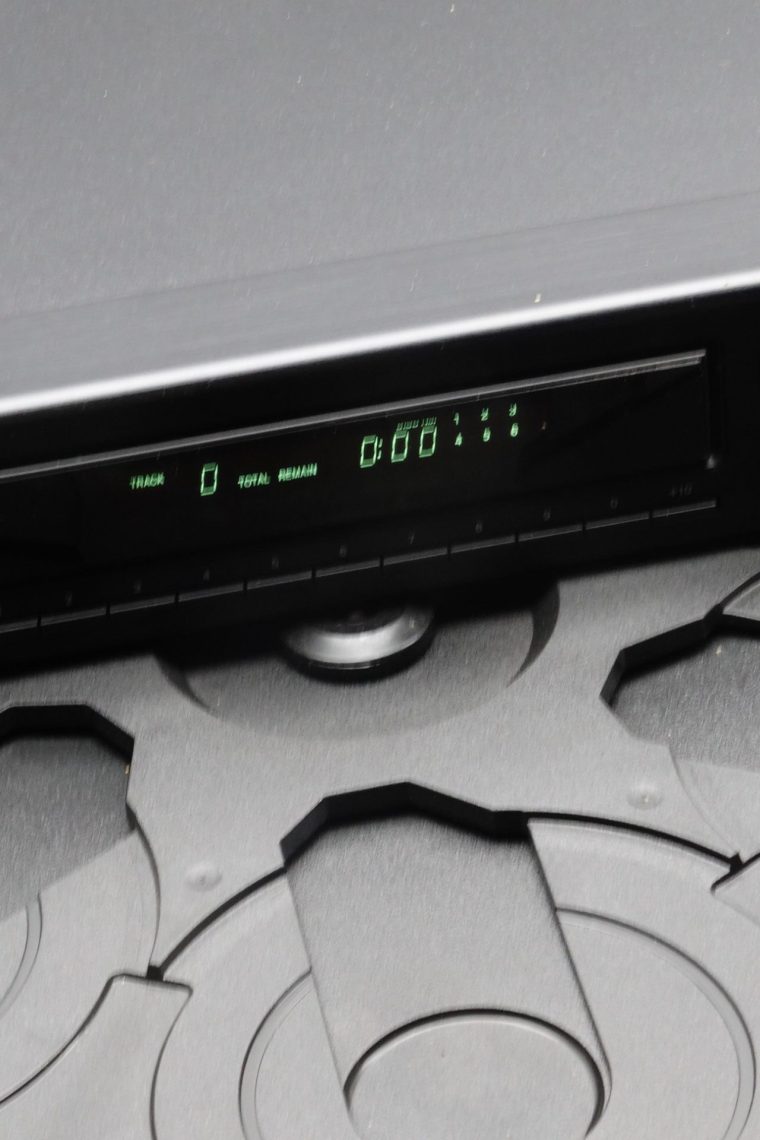 Onkyo DX-C320 6 disc Carousel CD Changer - Image 2