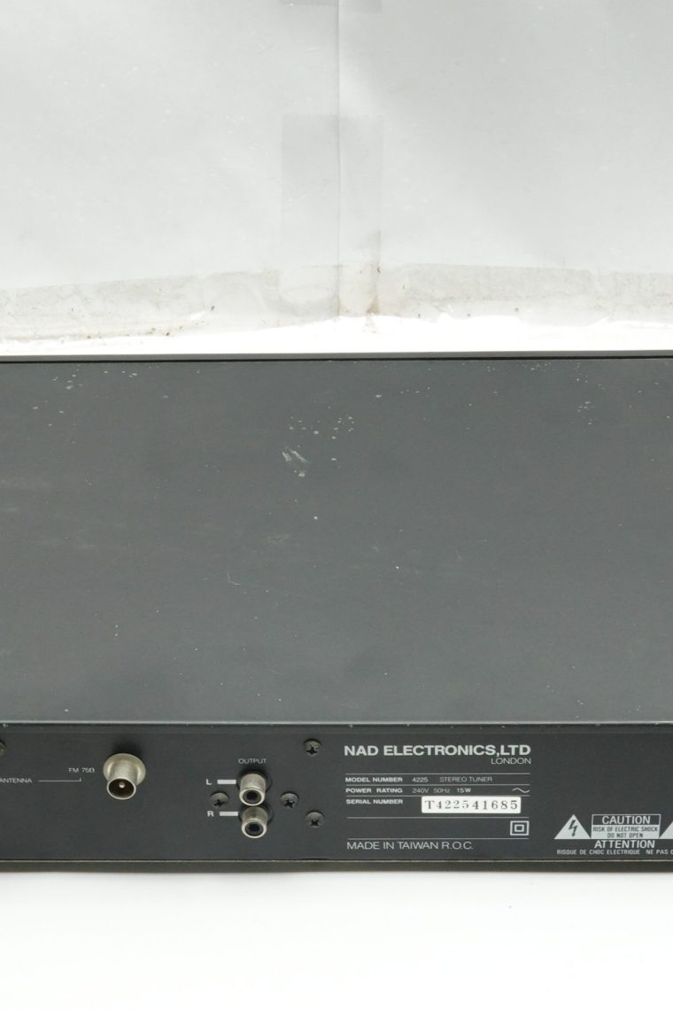 Nad Stereo Tuner 4225 AM /FM Gris Analogique occasion seconde main chez