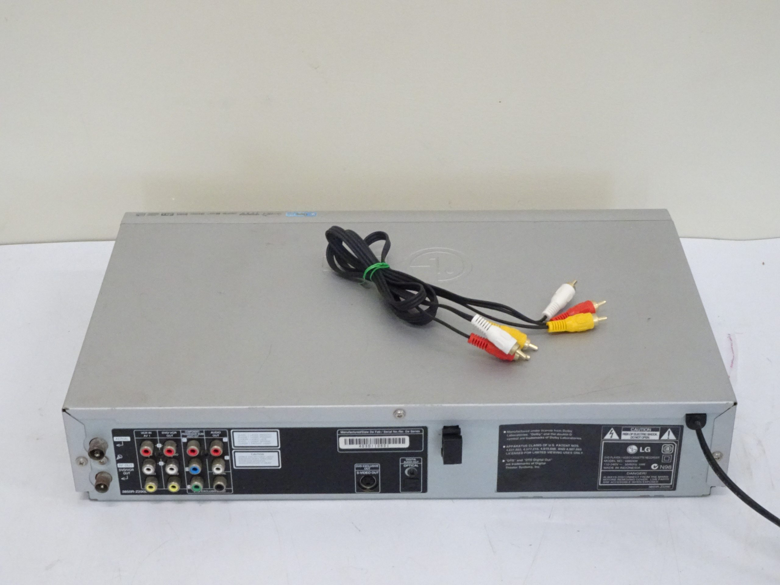 LG V8824W 6 Head HiFi VHS / DVD Combo - Image 3