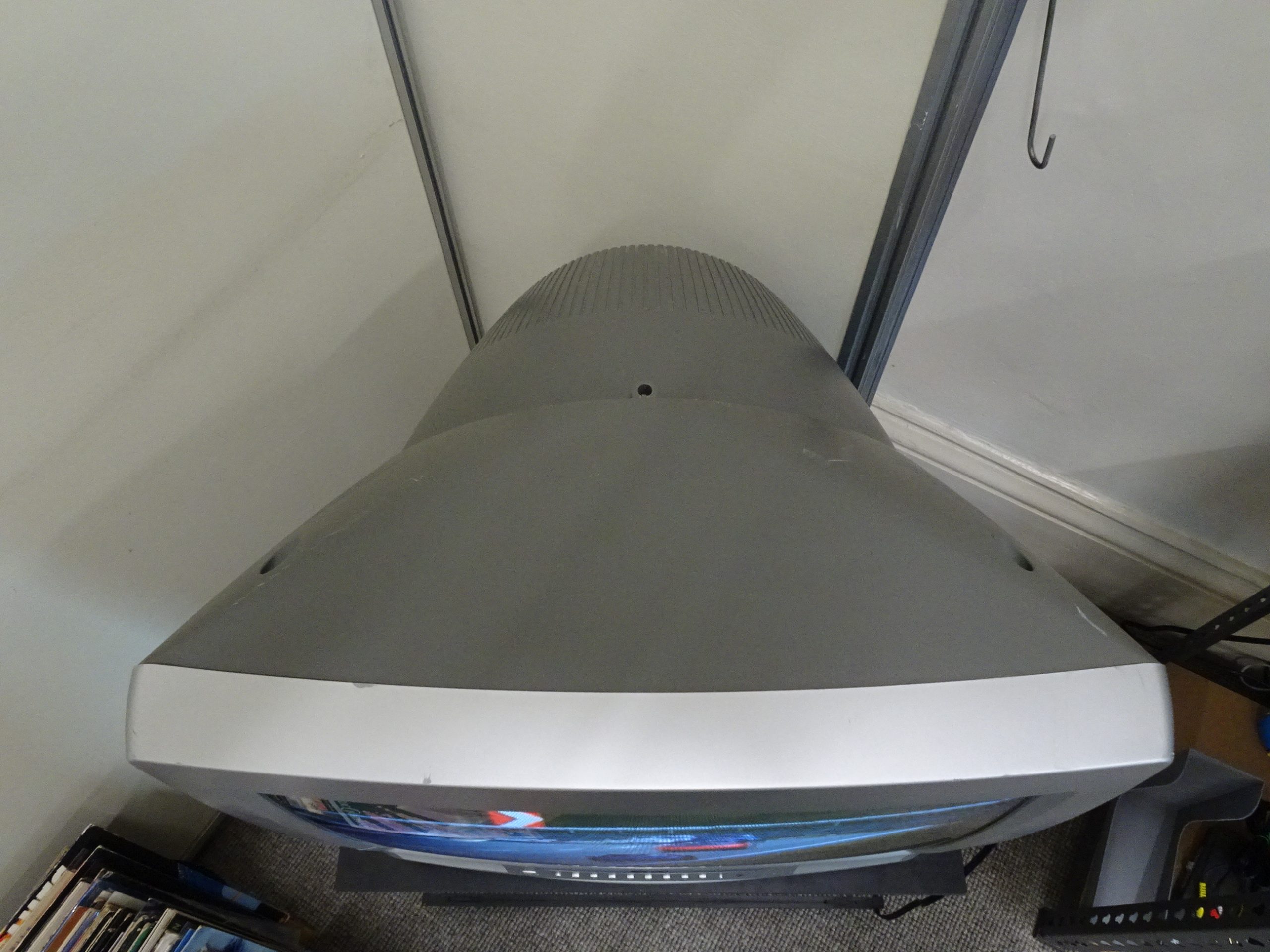 20" LG CRT TV with VHS Recorder - Image 6