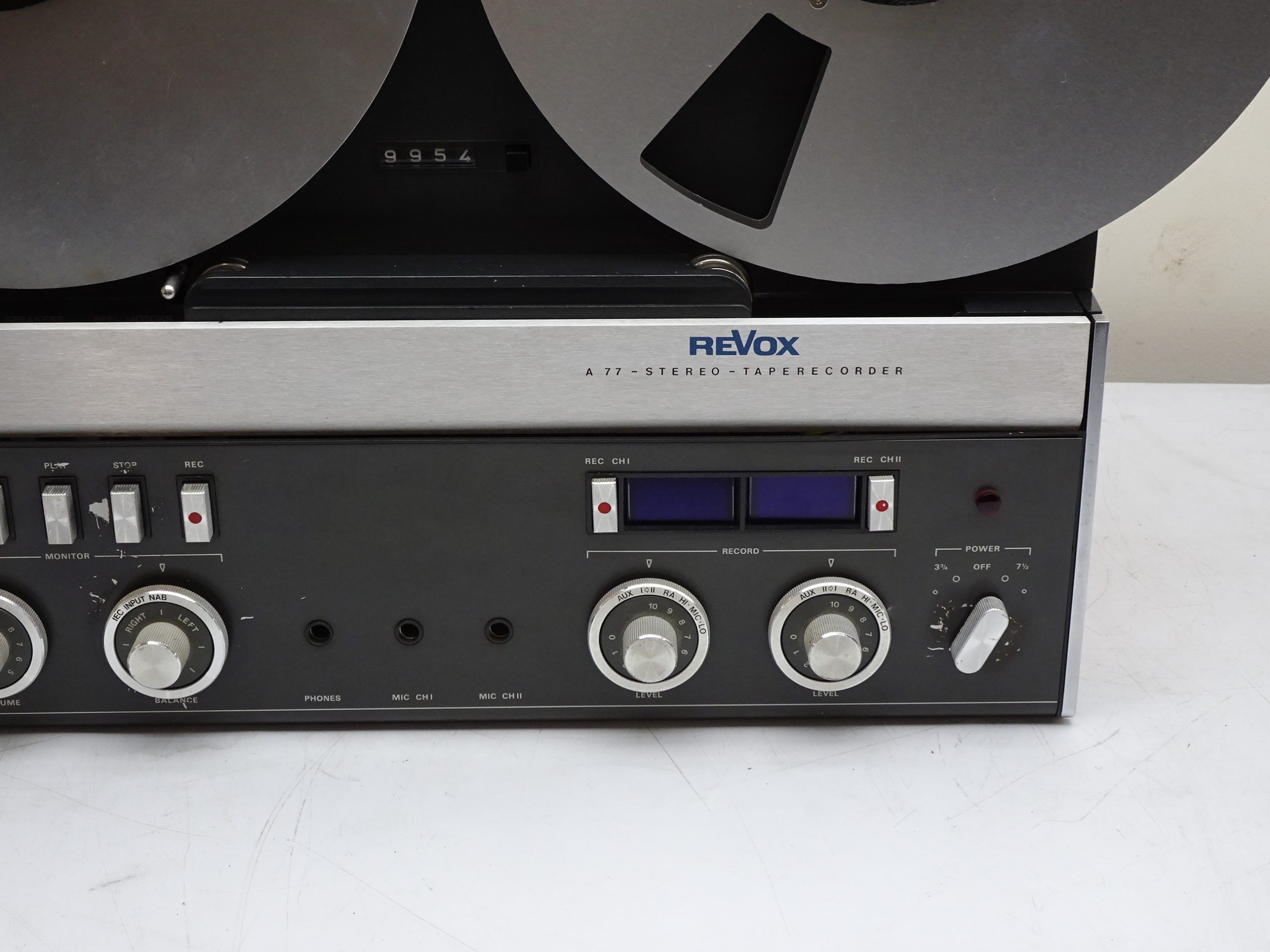 ReVox A77 10.5″ 2-Track Reel to Reel (restored + acessories) - Image 4