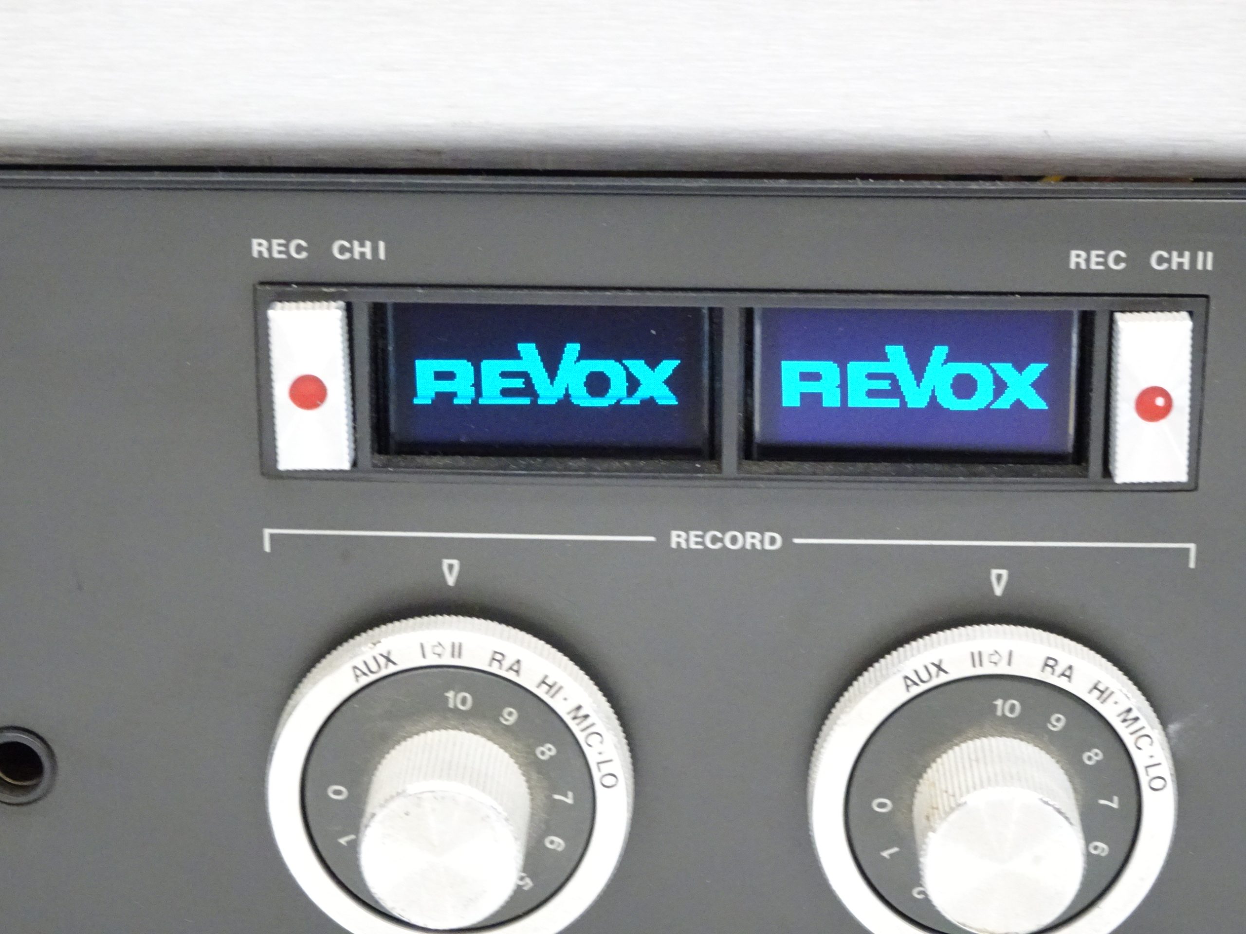 ReVox A77 10.5″ 2-Track Reel to Reel (restored + acessories) - Image 5