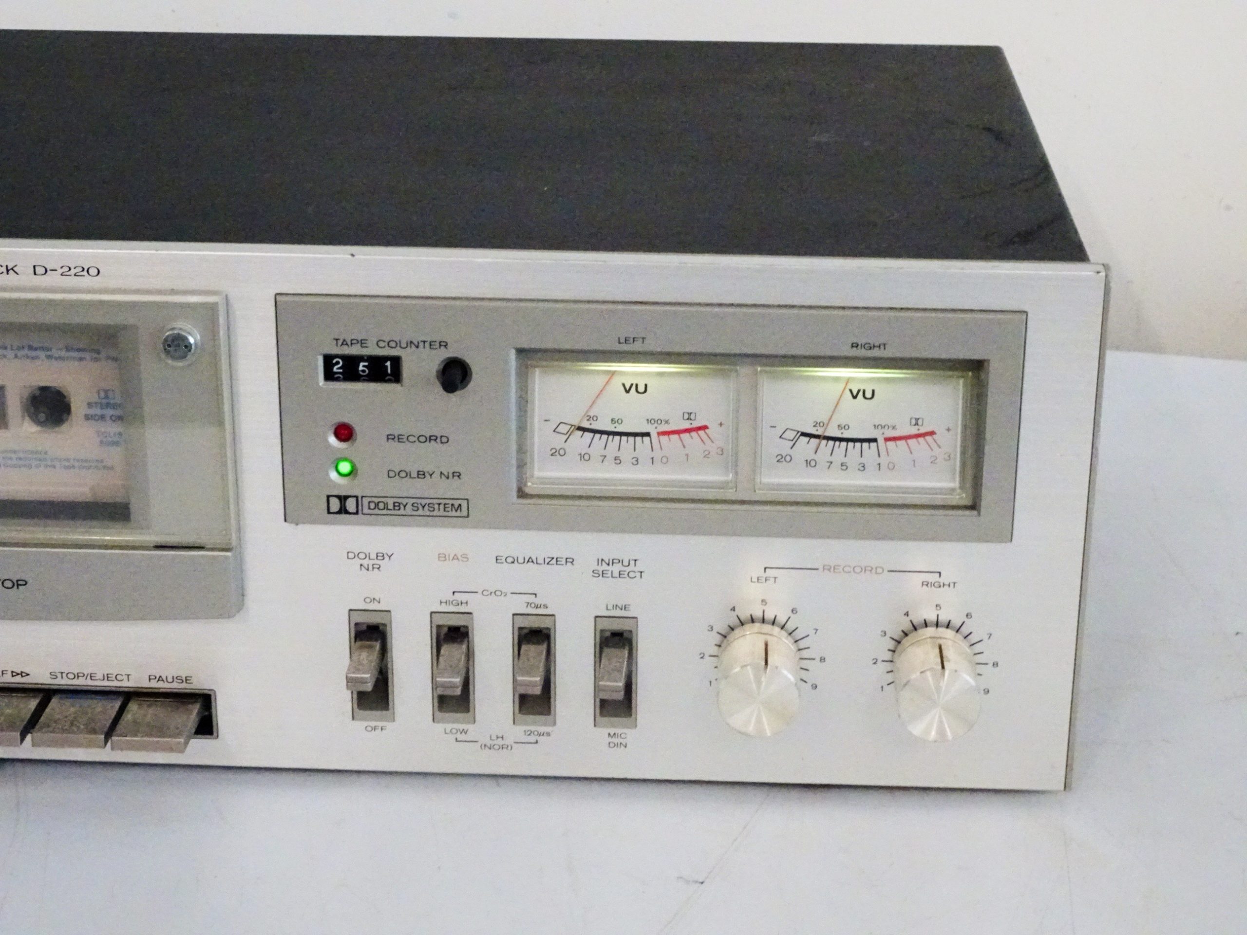Hitachi D-220 Cassette Deck - Image 3