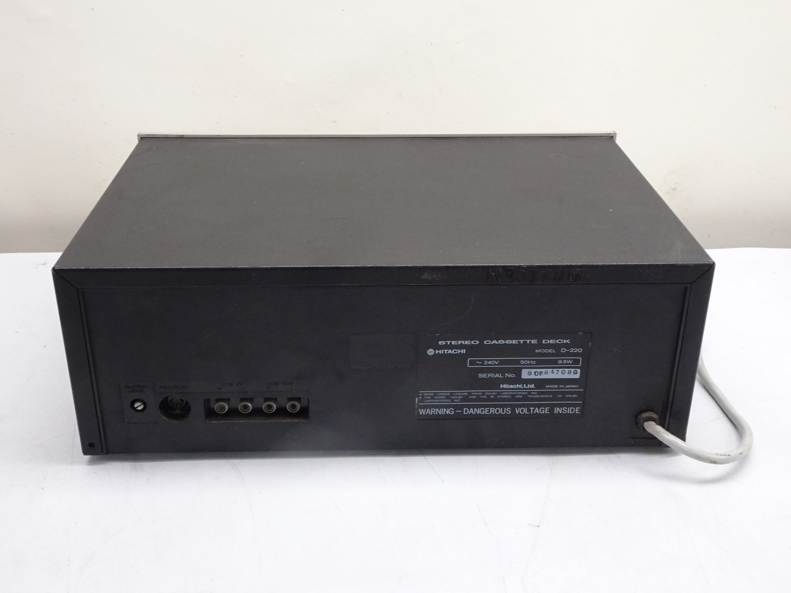 Hitachi D-220 Cassette Deck - Image 2
