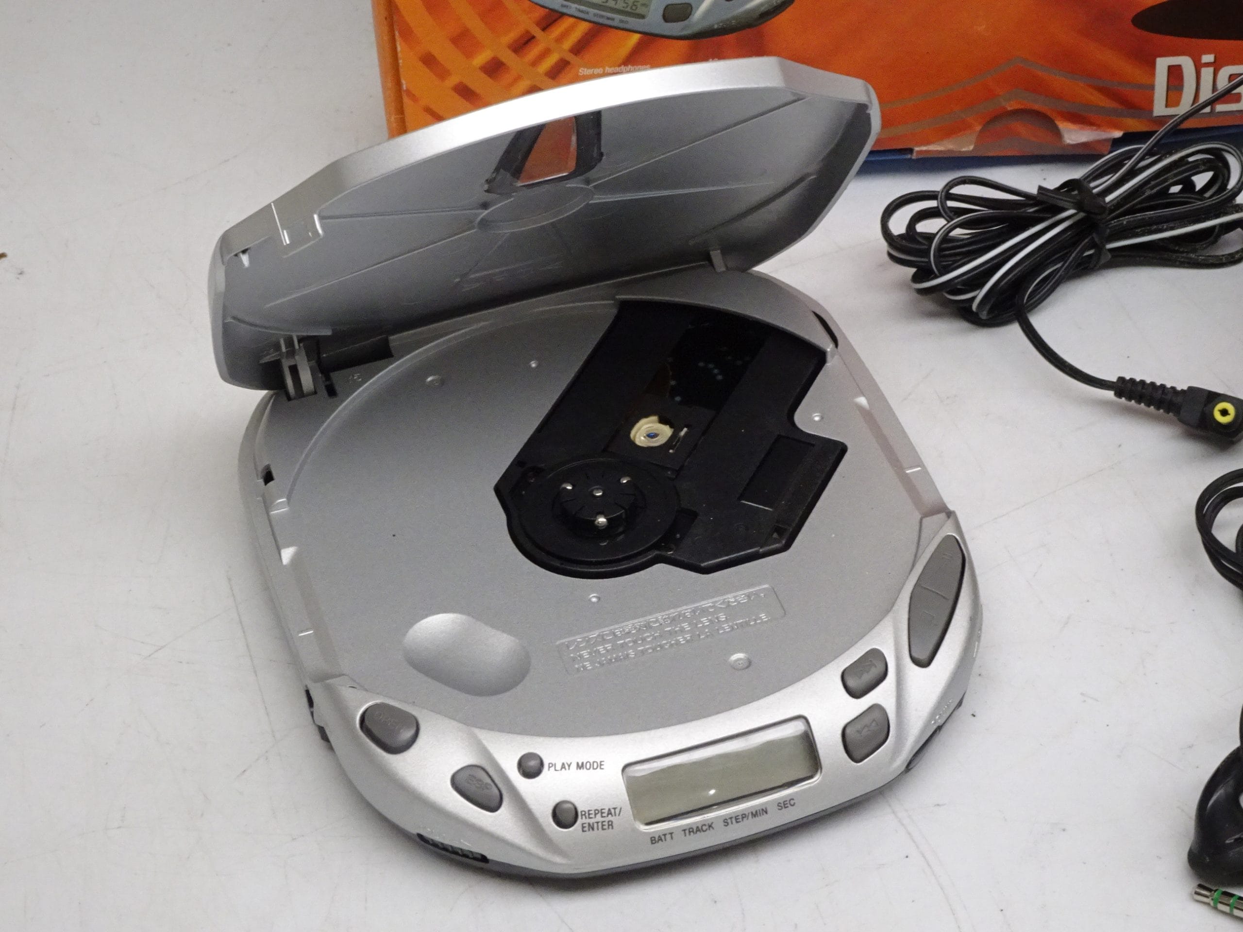 Sony D-E401 Discman (portable CD player) - Image 3