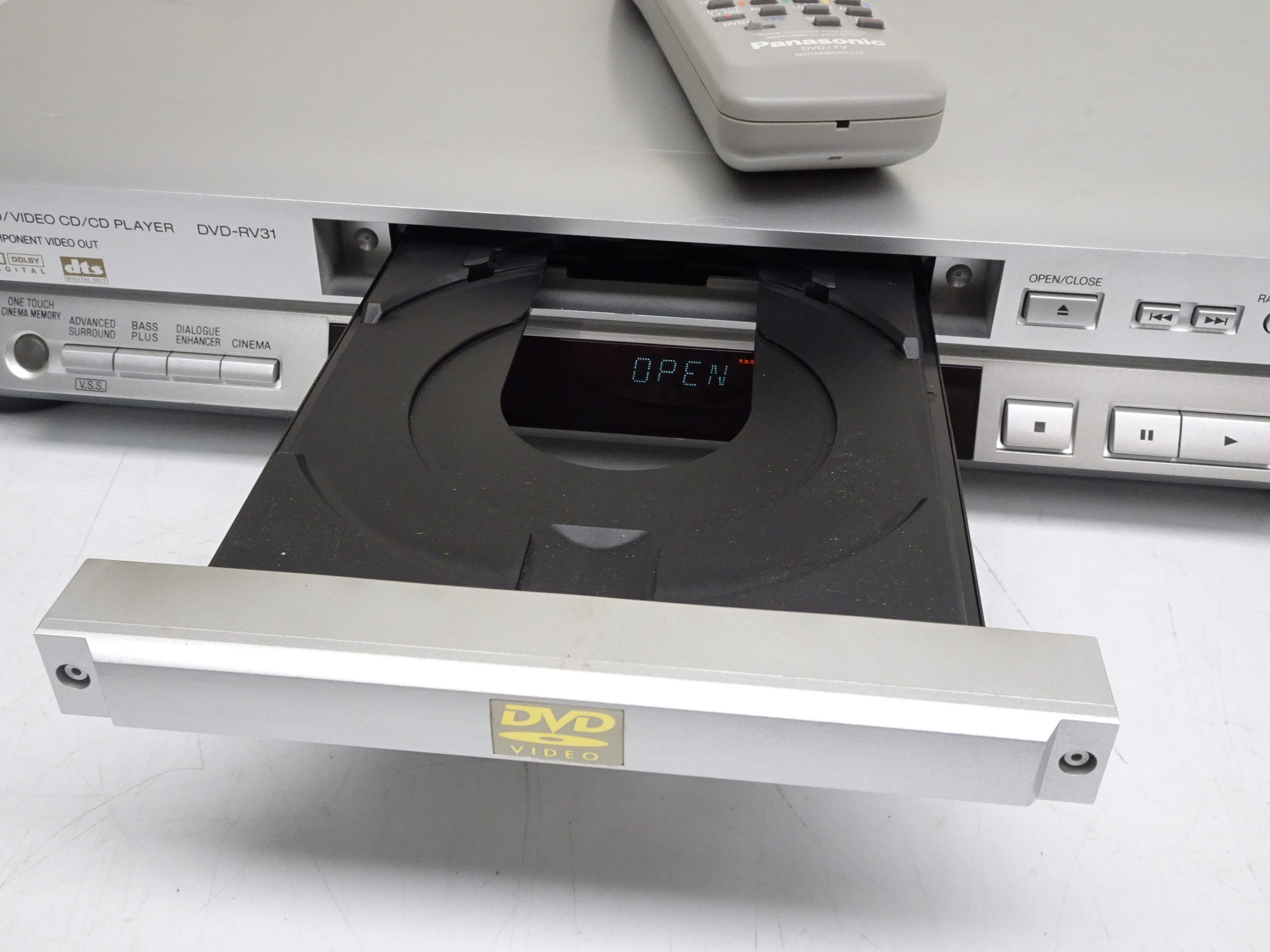Panasonic DVD-RV31 CD / DVD Player - Image 4